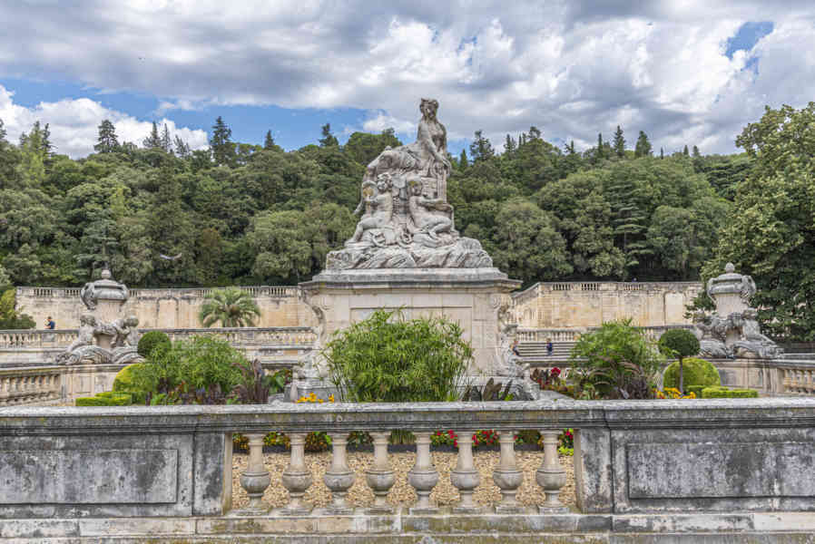 Francia - Nimes 049 - jardines de La Fontaine.jpg